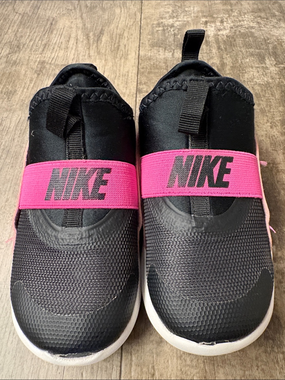 Nike kids flex runner tennis shoes size 10